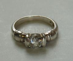 Női ezüst (Ag) gyűrű cirkóniával 4,89 gr dobozban
