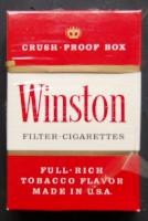 Bontatlan csomagolású Winston füstszűrős cigaretta