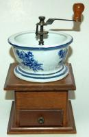 Régi fa és porcelán kávédaráló jó állapotban 22 cm