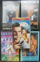 Hatalmas bolhapiac tétel 2 fehér szatyorban: régi napszemüvegek, magazinok, nyomtatványok, fényképal...