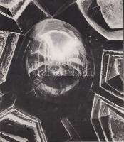 Amerigo Tot: A mag apoteózisa, 16 fekete-fehér képpel