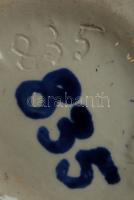 Díszes méhsejt kialakítású virágos porcelán váza "835"-ös sorszámmal ellátva, kézzel festv...