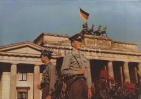 29 db NDK fotó a 80-as évek elejéről mappában