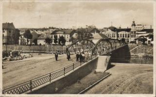 Ungvár bridge with the hardware shop of Milan Hanz, Hotel Korona and Bata shop (EK)