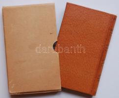 1958. Thomas Mann: A Törvény sorszámozott bibliofil kiadása, bőrkötésben és papírtokban, Dr. Hollaender ex-librisszel és fametszetekkel illusztrálva, a Magyar Helikon gondozásában, szép állapotban