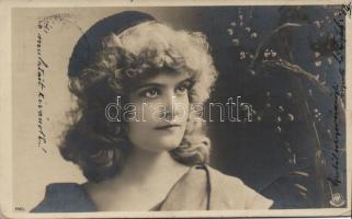 11 db szép állapotban megőrzött női tematikájú képeslap fotókollázsokkal, a 20. század első évtizedéből / 11 Ladies postcards