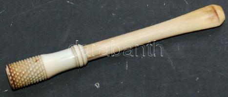 Csontból készült szipka rugós kidobóval