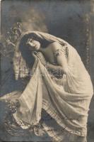 27 db háború előtti magyar és külföldi üdvözlőlap, a magyarok többsége Turul bérmentesítéssel