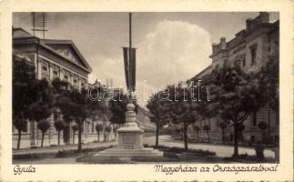 Gyula Megyeháza Országzászlóval