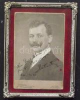 1903 Lehár Ferenc zeneszerző dedikált portréfotója szecessziós asztali rézkeretben /  Franz Lehar signed photo in nice frame 16x21 cm
