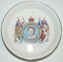 Prince William jelzéssel ellátott II. Erzsébet arcképével díszített porcelán tányér / Chinaware plate with portrait of Queen Elizabeth II. d:14 cm