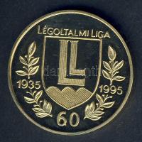 1995. A "Magyar Köztársaság Légoltalmi Ligájának 60. évfordulója" aranyozott emlékérem eredeti dísztokban T:PP