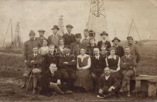 Egbell oil well group photo (EK)