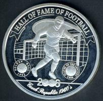 Uganda 2006. 2000Sh Ag "Futball hírességei - Josef Masopust" T:PP tanúsítvánnyal!