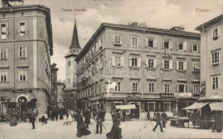Fiume Scarfa square with the shops of Vjenceslav Lenac and Collavini, Divald