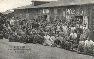 Csót tábor; a hadifogságból hazatérők a mozi előtt (EB)