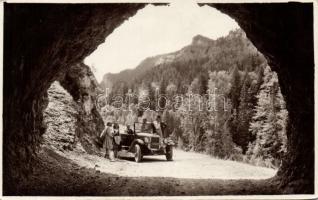 Gyilkos-tó area automobile with tourists photo