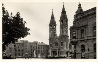 Pápa Református templom és kollégium Jászberényi László fodrászüzletével