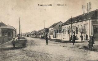 Nagyszalonta Rákóczi street with the Arany János pharmacy (fl)
