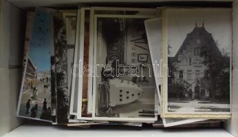 Modern képeslap tétel: kb. 400 db vegyes modern városképes lap néhány üdvözlőlappal