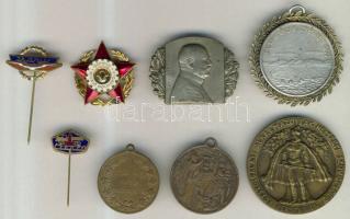 Vegyesk díjérem, kitűző és medál tétel, benne: "Balaton" úszók egyesülete 1900. fémjelzett ezüst érem, 1942. Közszolgálati Alkalmazottak Nemzeti Szövetsége érem T:vegyes