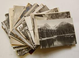 130 db Fekete-fehér, modern, külföldi városképes lap, sok postatisztával