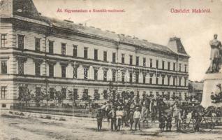 Makó Főgimnázium a Kossuth-szoborral