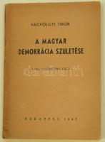 Vágvölgyi Tibor A magyar demokrácia születése - A felvilágosodás kora - Bp. 1945. (Világosság ny.) 62 l. 1 sztl. lev. + (betéve) Vágvölgyi Tibor névjegye kézírásos ajánlással. Kiadói kartonálásban.