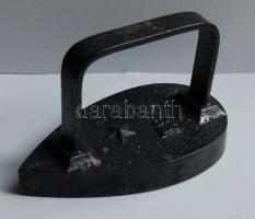 Öntöttvas úti-vasaló No. 4 jelzéssel / Vintage iron 15x10 cm