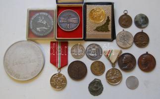 18db különböző emlékérem és díjérem, egy orosz közöttük T:vegyes