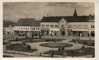 Dés Horthy square with the shops of Sámuel Szigyártó and Jenő Szentkirályi