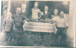 1938 Izsáki családi fotólap