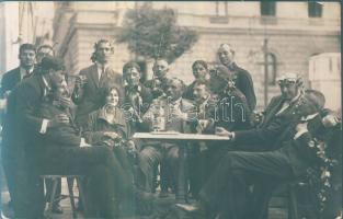 1925 Veszprémi mulató urak fotólap a hátoldalán aláírásokkal