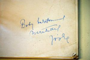 Dr. Király József: A pajzsmirigy megbetegedései 102 ábrával és 3 színes térképpel, a szerző dedikásá...