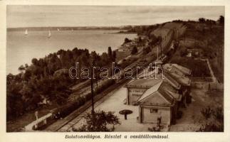 Balatonvilágos vasútállomással