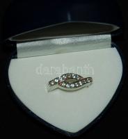 Női ezüst (Ag) gyűrű cirkóniákkal 4,66 gr díszdobozban
