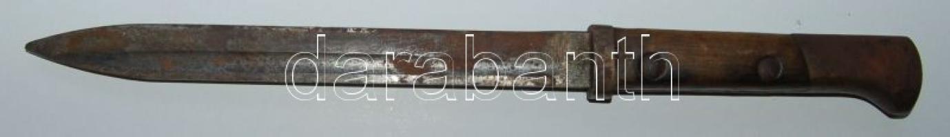 A brnoi fegyvergyárban készült (CSZ jelzéssel) második világháborús bajonett, hegyénél elferdült