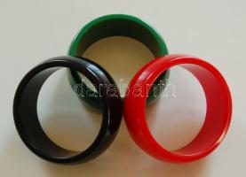 Hatalmas bizsu tétel papírzacskóban: 50 db bakelit karperec, 30 pár fülbevaló, 35 db tekla gyöngy nyaklánc, 4-5 ezer bizsu alkatrész