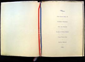 1953 II. Erzsébet koronázási díszvacsorájának étlapja a szingapúri Raffle´s hotelből, elején fém dom...