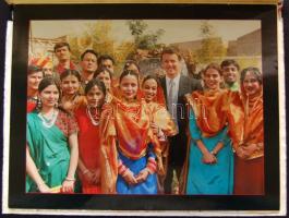 1953 II. Erzsébet koronázási díszvacsorájának étlapja a szingapúri Raffle´s hotelből, elején fém dom...