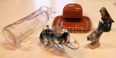 Vegyes üveg és kerámia tétel: bohóc, elefánt(sérült), papagáj, szánkó, vajas tál, stb