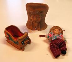 Vegyes üveg és kerámia tétel: bohóc, elefánt(sérült), papagáj, szánkó, vajas tál, stb