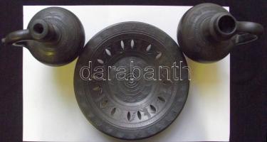 3 db mohácsi feketekerámia dísztárgy: 2 kancsó és egy falitányér