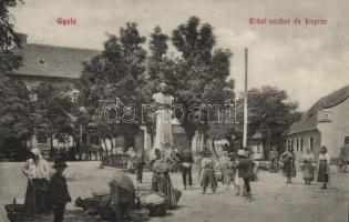 Gyula Erkel-szobor és kispiac
