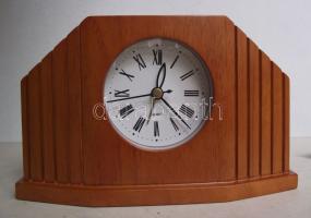 Működőképes Quartz ébresztőóra és egy ceruzaelem töltő