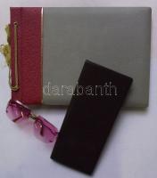 Működőképes Quartz ébresztőóra és egy ceruzaelem töltő