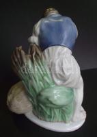 Herendi jelzéssel ellátott kézzel festett porcelán halász / Herendi handpainted chinaware fischerman...