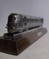 cca 1960 Ganz-Mávag dieselmozdony makett 26 cm fa talpazaton / Locomotiv modell