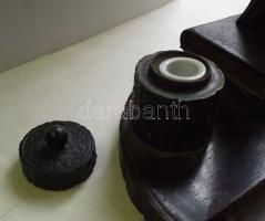 Faragott fa írószertartó a 40-es évekből, porcelán tintatartóval 35x24x22 cm