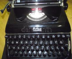 cca 1950 Régi Erika táskaírógép kiváló állapotban zárható keménytokkal / Old typewriter